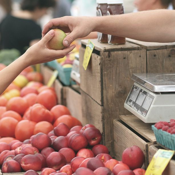 Coronavirus, chiudono le attività non essenziali: operativi supermercati e farmacie ma non solo