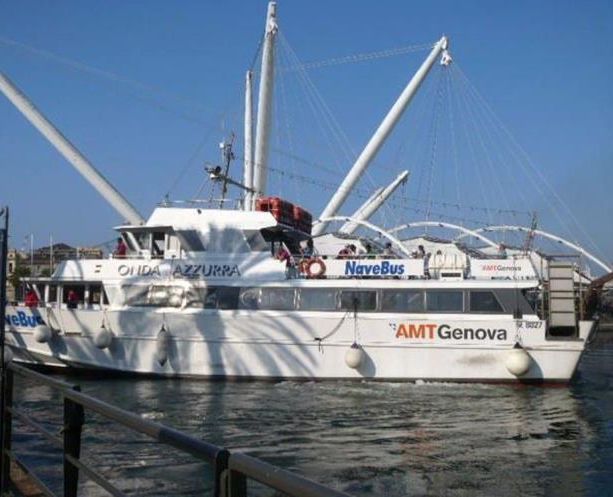Amt corre ai ripari e precisa: la Navebus per i residenti costa due euro a corsa. Cinque euro solo per i turisti