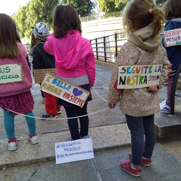 ‘Pedibus’, il progetto dei bimbi a scuola a piedi mira ad allargarsi anche a Genova