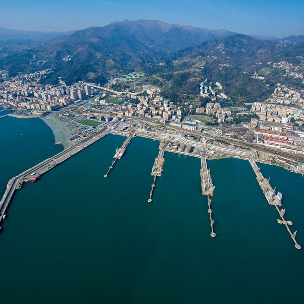 Multedo, l'idea del consigliere De Benedictis: &quot;Trasferire parte del terminal traghetti al porto petroli&quot;