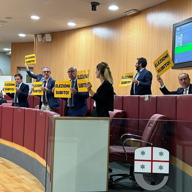 ‘Elezioni subito!’, in consiglio regionale monta la protesta delle opposizioni: “Il fallimento politico della destra è conclamato” (VIDEO)