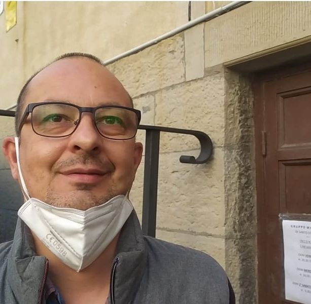 Genova, il russo Roman porta gli aiuti ai profughi: &quot;Butterò il mio passaporto, viva l'Ucraina!&quot; (Video)