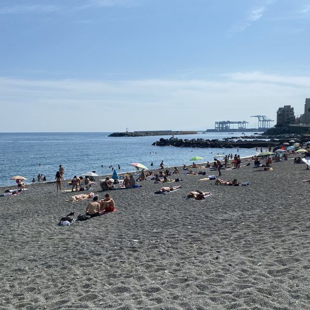 Pegli, la rete fognaria fa acqua (nera) da tutte le parti