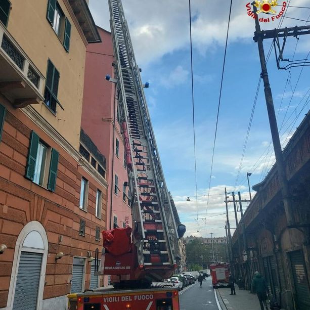 Già una quindicina gli interventi effettuati dai vigili del fuoco per il forte vento
