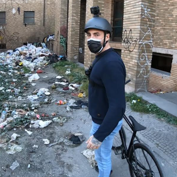 Il biker savonese Vittorio Brumotti a caccia del racket in Italia: &quot;Mi fa rabbia vedere tanti giovani rovinati, in Liguria la situazione è migliorata&quot;