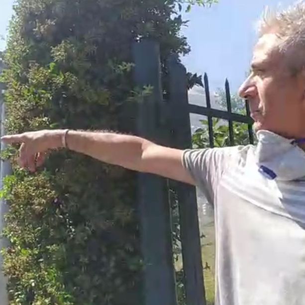 Fiamme in via Mogadiscio, la testimonianza degli abitanti: &quot;Il terreno è lasciato all'incuria, non puliscono mai&quot; (Video)