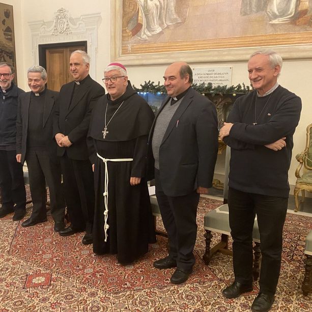 Monsignor Tasca sulle benedizioni agli omosessuali: “Dobbiamo stare con il nostro Pontefice”