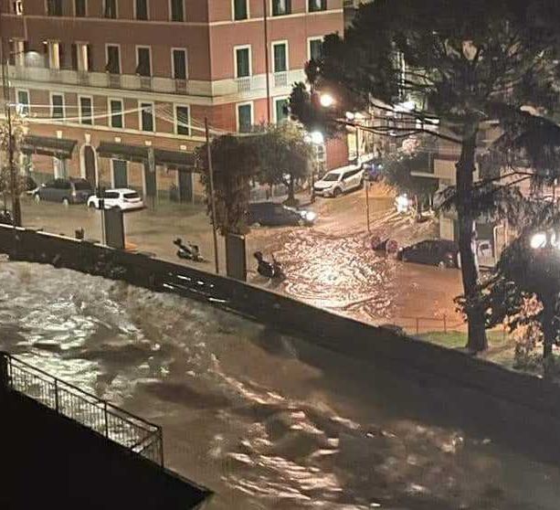 Maltempo in Liguria, allagamenti a Camogli, Recco e Chiavari