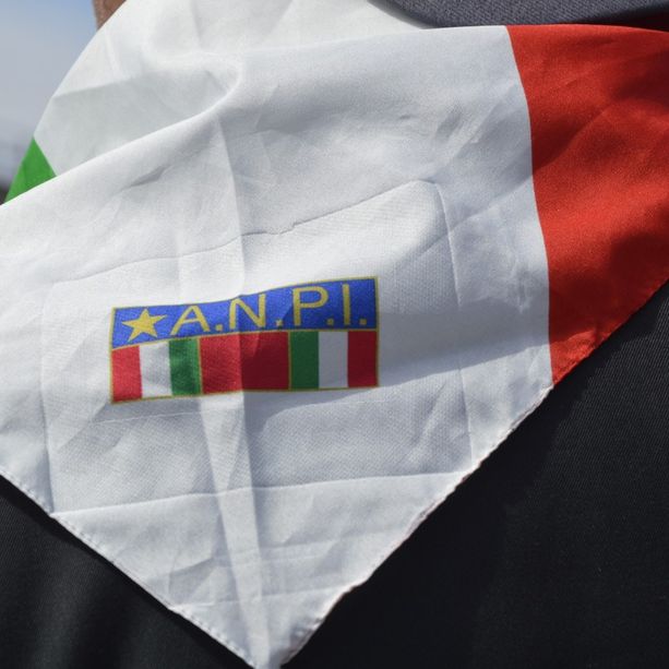 Sfregio alla storia di Genova: svastiche sulle bandiere preparate dall'Anpi a Sampierdarena in vista del 25 Aprile