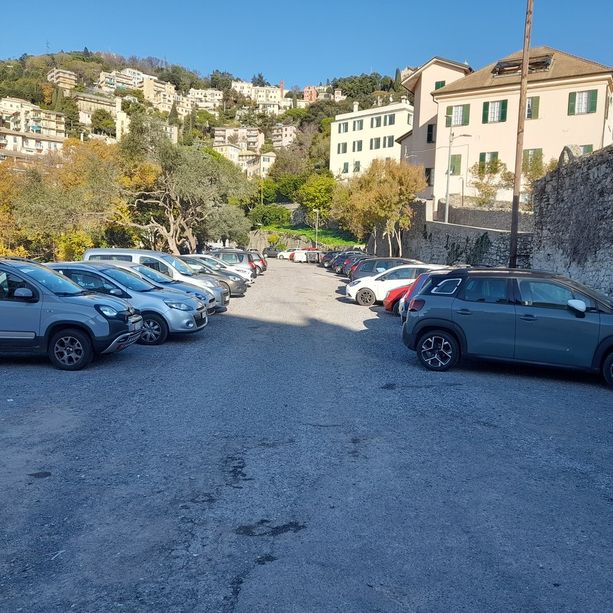 Castelletto, cambia la destinazione d'uso della piazzale della Madonnetta e i cittadini perdono i posti auto