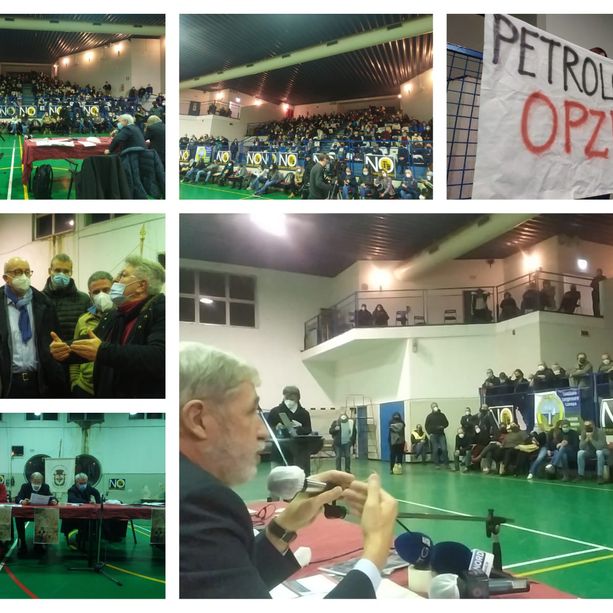 Petrolchimico, Bucci fischiato all'assemblea al Buranello: &quot;Fai gli interessi delle aziende&quot; (FOTO e VIDEO)