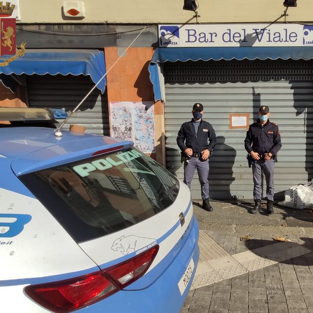 Sestri Ponente: bar utilizzato come base per lo spaccio chiuso dalla polizia