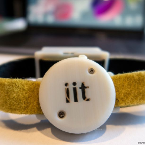Iit: il braccialetto 'iFeel-You' per la fase 2 dell’emergenza misura la distanza di sicurezza e la temperatura corporea