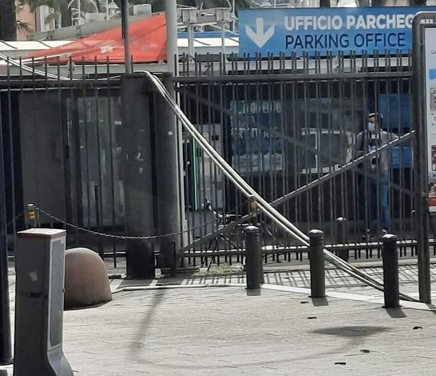 Tre persone sono rimaste ferite per la caduta di cavi elettrici dalla sopraelevata