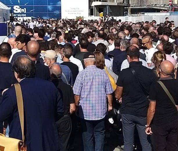 Salone Nautico, lunghe code all'ingresso, migliaia di visitatori hanno preso d'assalto la fiera