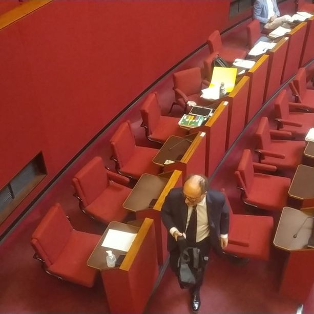 Barzelletta sugli ebrei, scintille in consiglio comunale, la minoranza abbandona l'aula: &quot;Negata la discussione&quot; (Video)