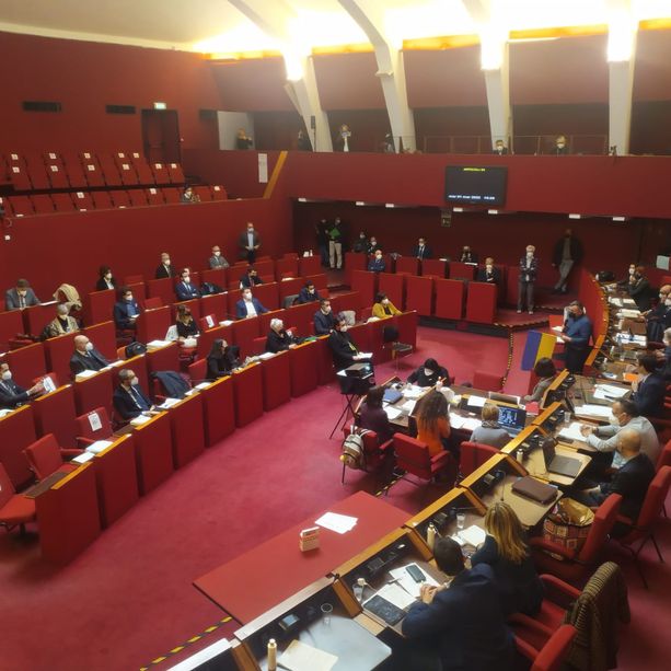 La comunità ucraina ospite in consiglio comunale, Bucci: &quot;Genova odia la guerra&quot;