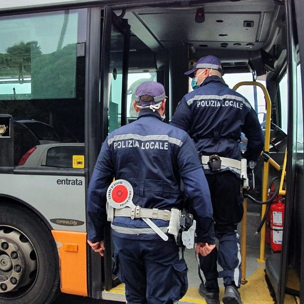 Polizia locale, quasi 2700 persone e attività commerciali controllate tra il 23 e il 26 dicembre, 78 le sanzioni