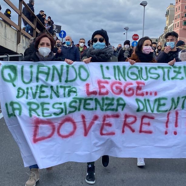 Ristoratori sul piede di guerra: corteo spontaneo e traffico cittadino in tilt (VIDEO e FOTO)