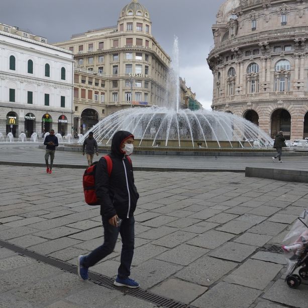 Mascherine all'aperto, pronta l'ordinanza del sindaco di Genova. Provvedimenti analoghi a Chiavari e Sestri Levante