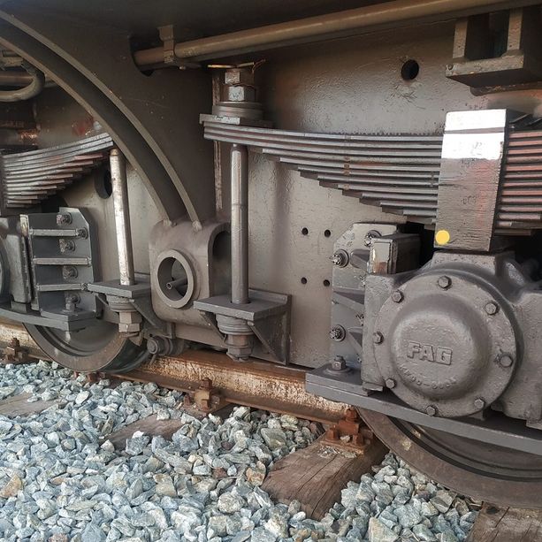 Ex Ilva, sequestrata la gru da cui si è spezzato il cavo, nel pomeriggio deraglia un locomotore utilizzato per trasportare le bobine (Foto)