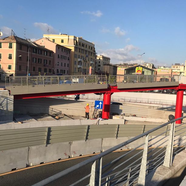 In dirittura d'arrivo i lavori della passerella a Cornigliano: verrà montata la campata di attraversamento [FOTO]