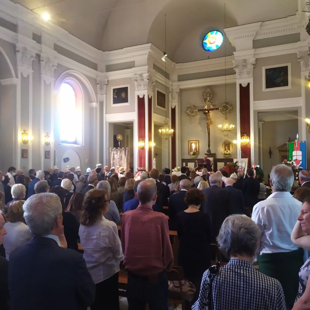 Folla al funerale di Pericu, &quot;Durante il G8 è diventato l'orgoglio della città&quot; (Foto e video)
