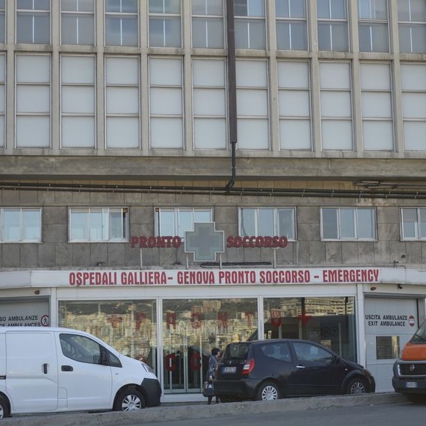 Galliera, la nota della direzione sanitaria: &quot;Situazione di iperafflusso, oggi arrivate 14 ambulanze in due ore&quot;