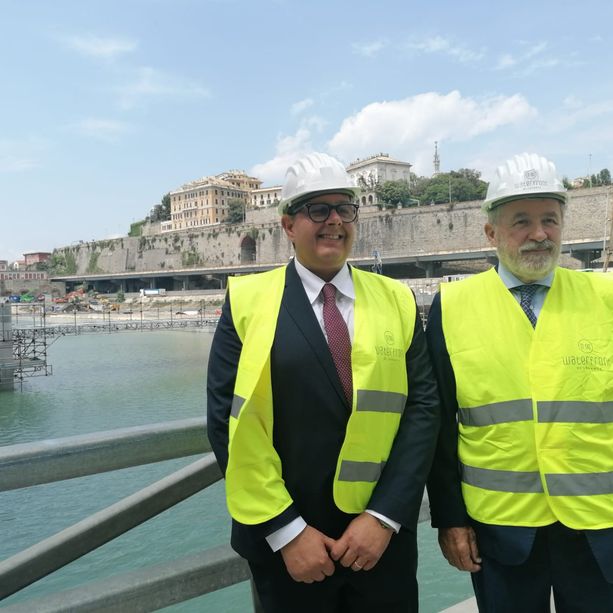 Toti studia e carte e intende chiarire, ma intanto la Regione è quasi in paralisi