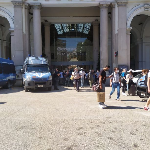 Green pass, stazioni di Principe e Brignole blindate, ma per ora nessun blocco ferroviario (VIDEO e FOTO)