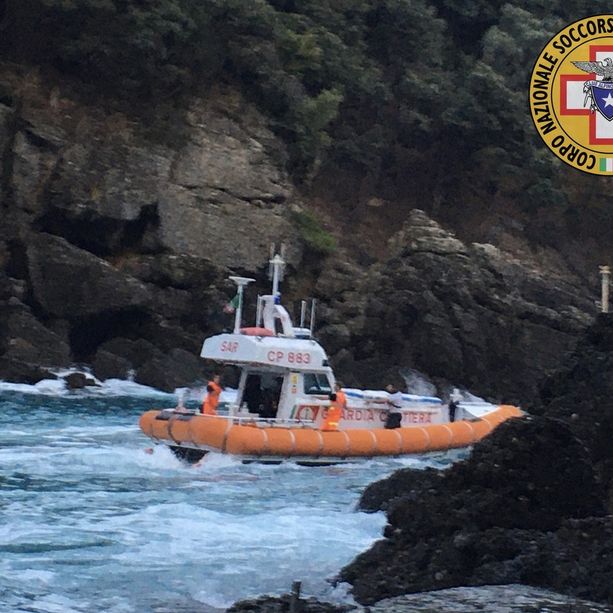 Pieve Ligure, ritrovato un corpo in mare. Continuano le ricerche per l’altro ragazzo disperso (Video)