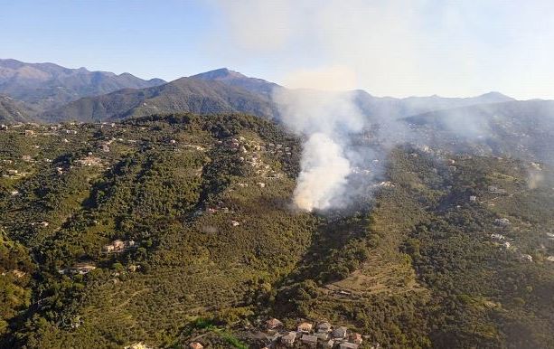 Incendio boschivo di Leivi, individuato il responsabile, 58enne denunciato dai carabinieri forestali