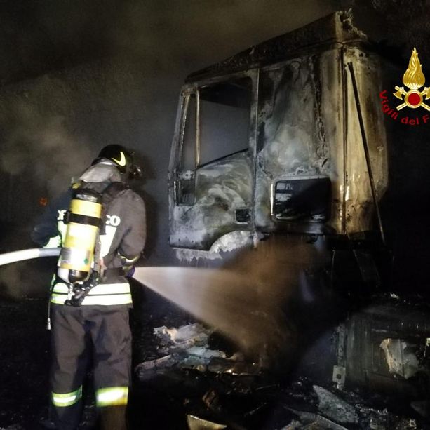 Ancora caos in autostrada, tratto tra Pegli e Pra' chiuso per un camion in fiamme (VIDEO)