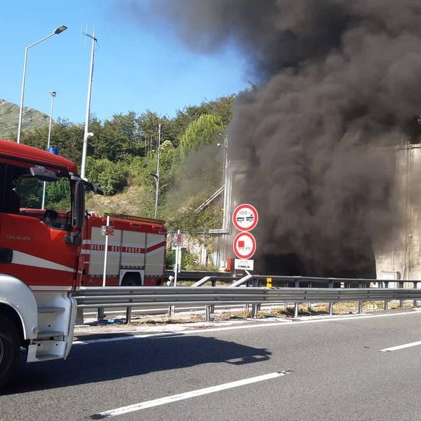 Ancora traffico in A12, continuano i lavori di ripristino della galleria Giugo