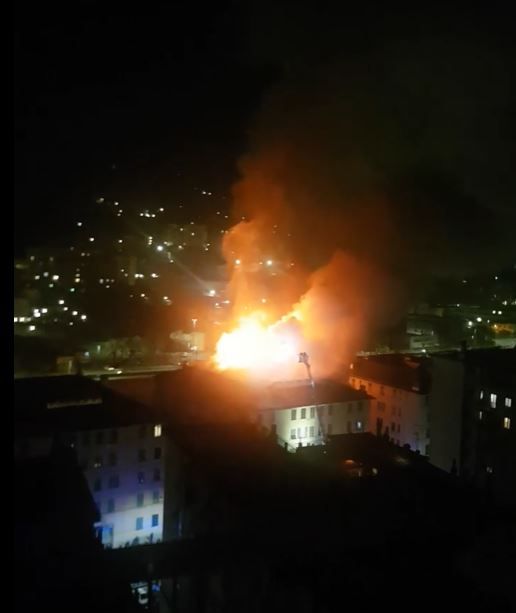 Valbisagno, grosso incendio in un palazzo in via Piacenza