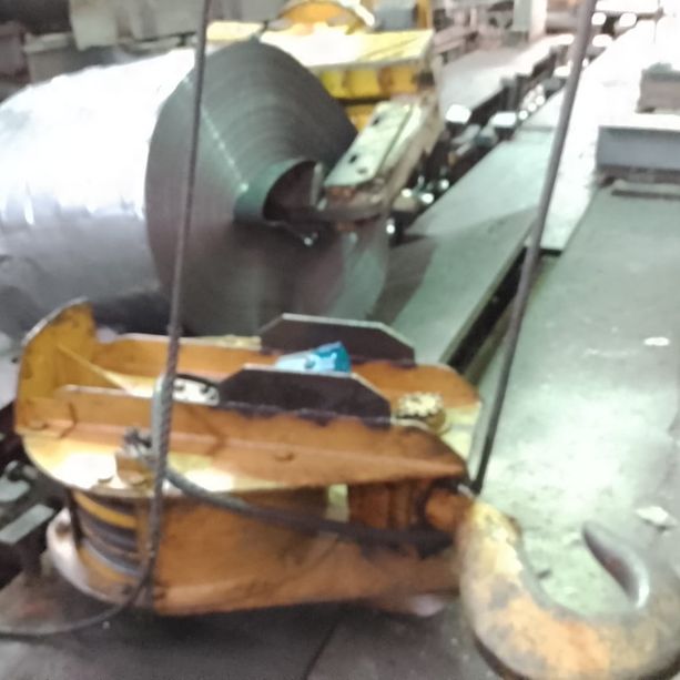 Ex Ilva, si strappa il cavo di una gru, precipita rotolo di dieci tonnellate