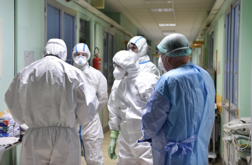 Covid, al San Martino 135 operatori sanitari sospesi per non aver fatto il vaccino, il direttore: &quot;Carenza drammatica&quot;