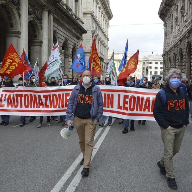 I lavoratori di Leonardo non mollano sulle automazioni: &quot;Settore strategico per l'azienda, deve essere valorizzato&quot; (VIDEO e FOTO)