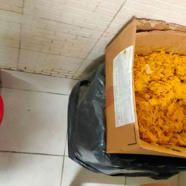 Cucine da incubo in centro storico, la polizia chiude una rosticceria in via Gramsci
