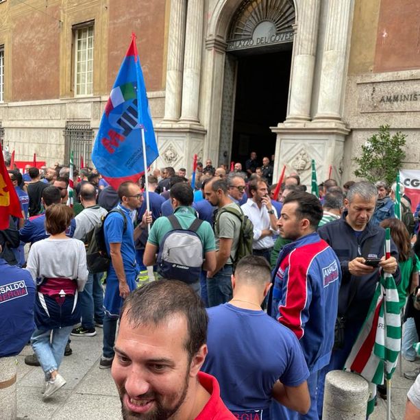 Ansaldo Energia, sindacati dal prefetto: “Intervenga il governo, non si perda un'azienda così importante” (Foto e video)
