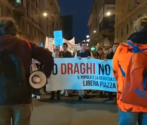 &quot;No green pass&quot;, Libera Piazza non molla e rilancia: &quot;Sabato manifestazione e corteo in centro&quot;