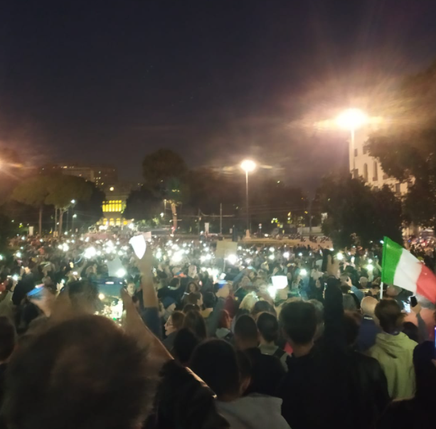 &quot;No green pass&quot;, il consigliere comunale di sinistra al corteo di Genova: &quot;Non è una piazza fascista&quot;