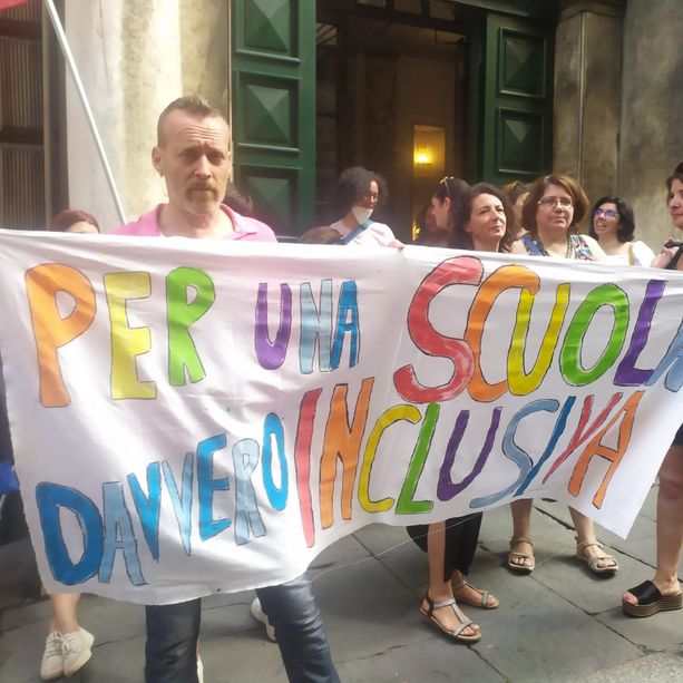 &quot;Classe negata agli alunni disabili&quot;, questa mattina il presidio davanti l'Ufficio Scolastico Regionale