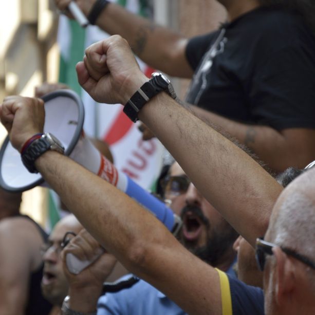Sei ristoratori 'disobbedienti' multati dai carabinieri: oggi la categoria in piazza a Genova, traffico in tilt