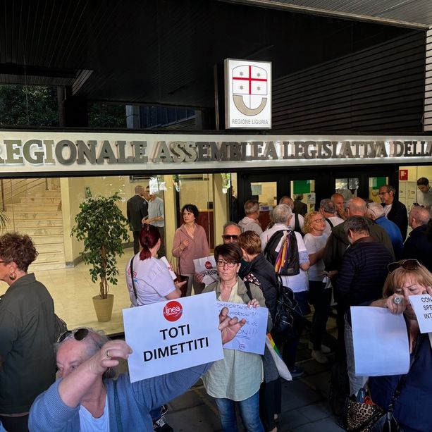 Giovedì il ‘campo largo’ scende in piazza a Genova: l’affaire-palco e l’incognita della location