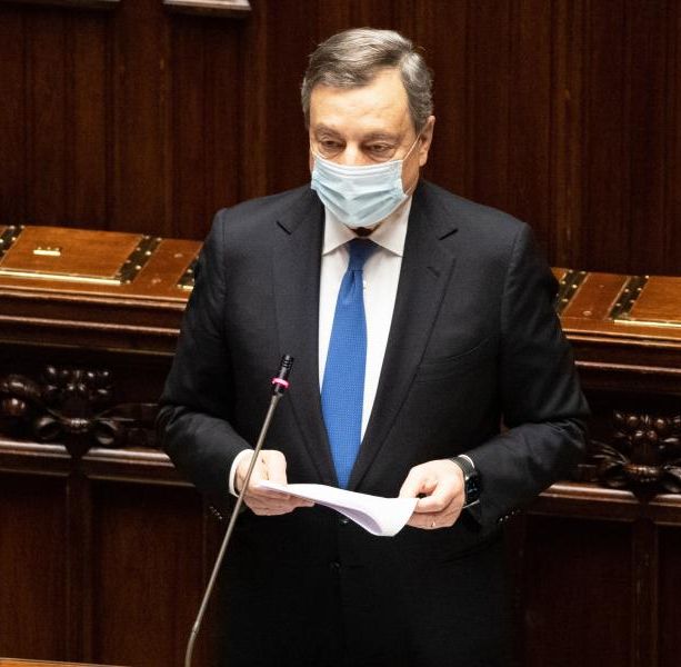 Guerra Russia-Ucraina, Draghi si commuove in Parlamento: &quot;I giorni più bui della storia europea&quot;