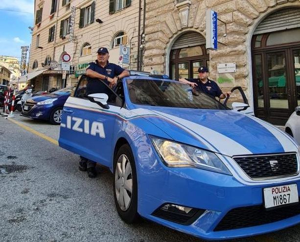 Pesta un clochard in pieno giorno, denunciato un 49enne senza fissa dimora