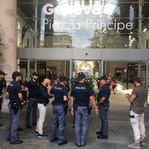Polizia, esercito e unità cinofile: potenziati i controlli nel centro storico dopo i fatti di sabato