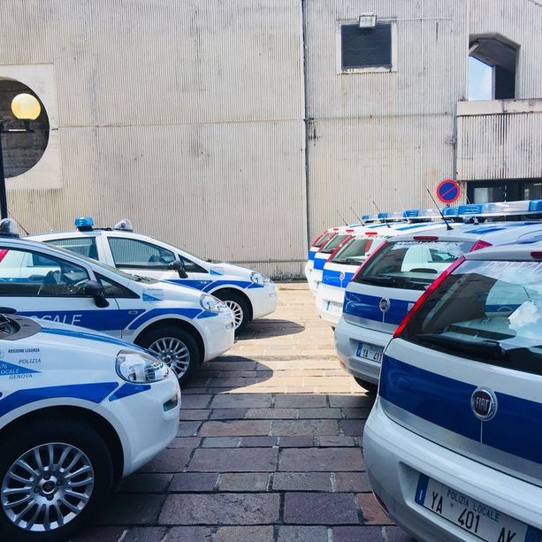 Genova, scoppia il caso sul bando per l'assunzione di due dirigenti della polizia locale, Pd e Lista Crivello chiedono chiarimenti