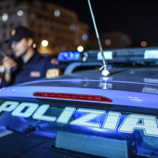Tenta di rapinare una coppia e aggredisce i poliziotti, arrestato un 43enne